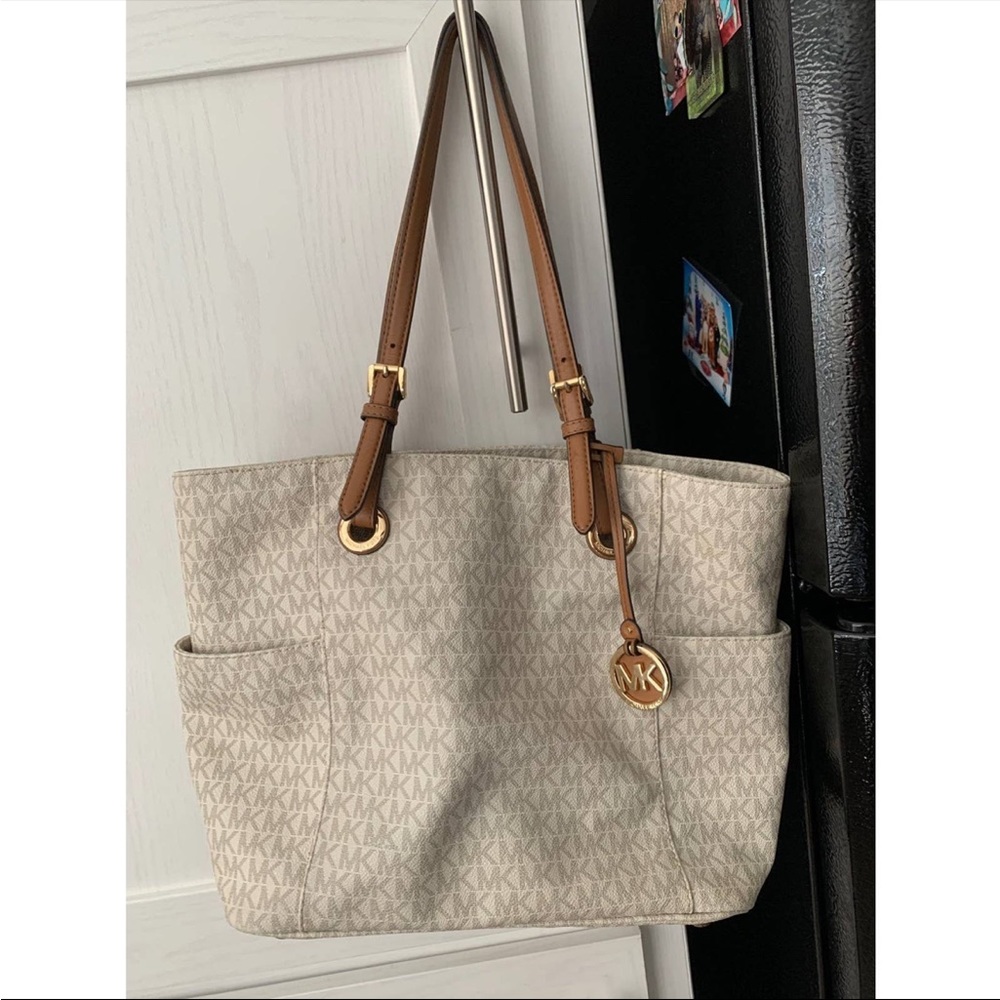 Micheal Kors jet set tote
